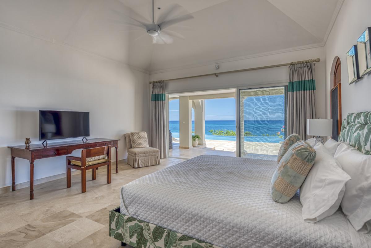 16 Location villa piscine vue mer Terres Basses Saint Martin_chambre 1